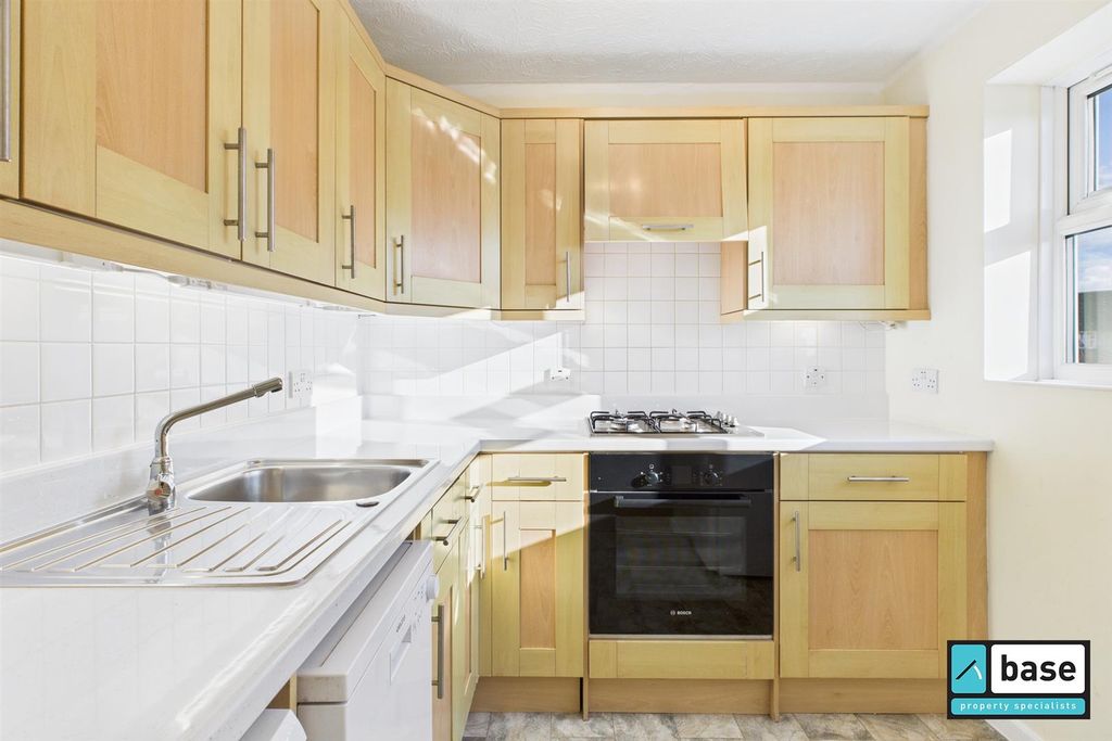 Property photo 2 of 11 Kitchen