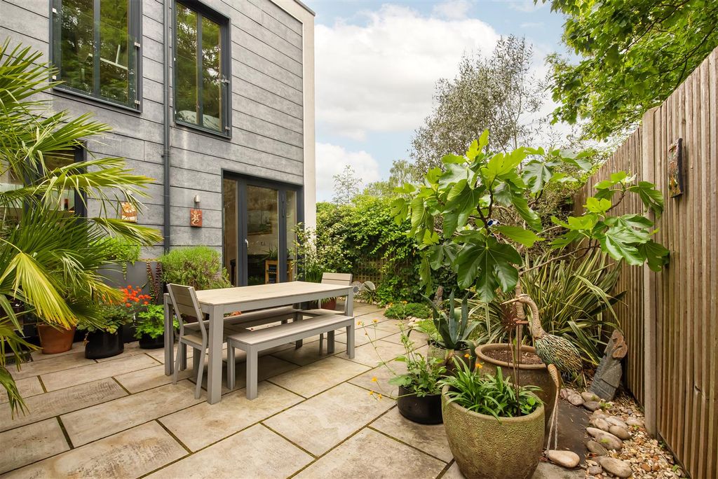 Property photo 1 of 32 Helliwell &amp; Co.