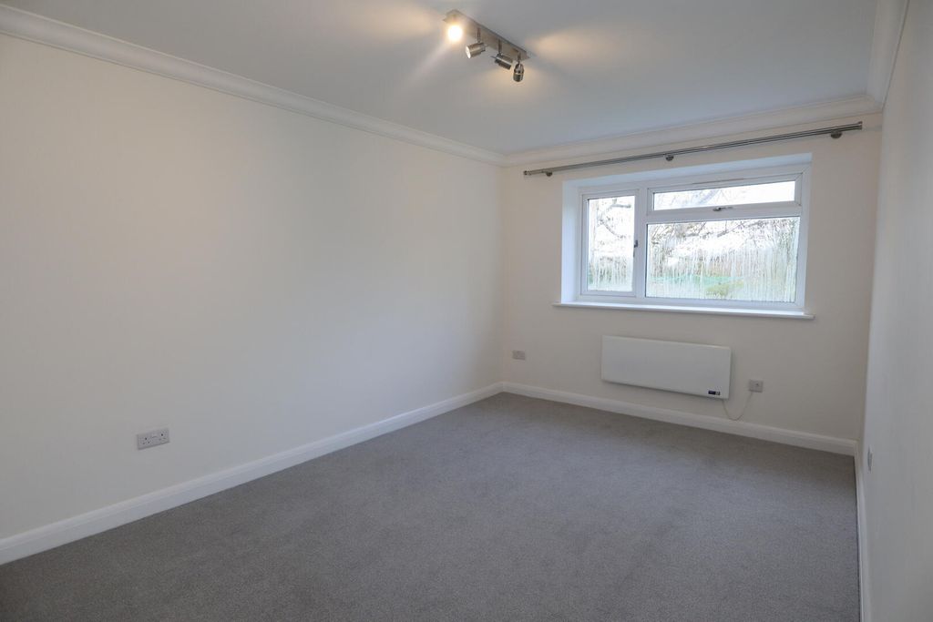 Property photo 3 of 6 Bedroom