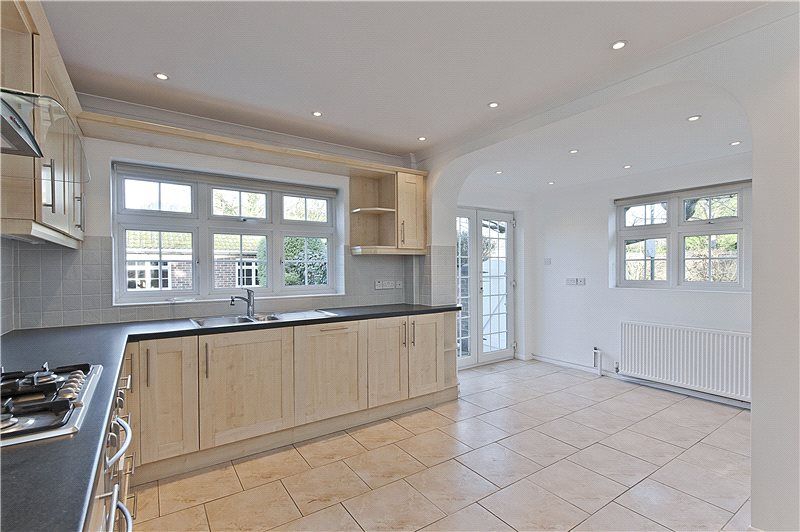 Property photo 2 of 7 Kitchen
