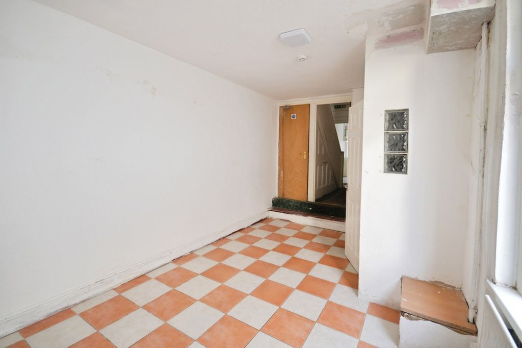 Property photo 2 of 10 Pbox-Img.Jpg