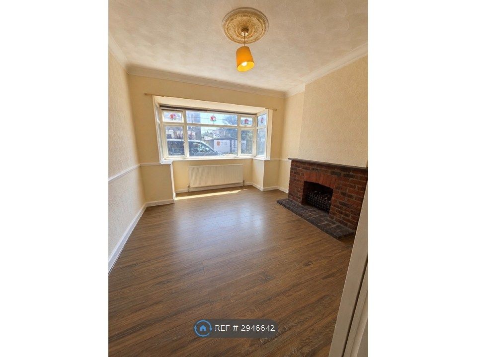 Property photo 3 of 14 Lounge Room