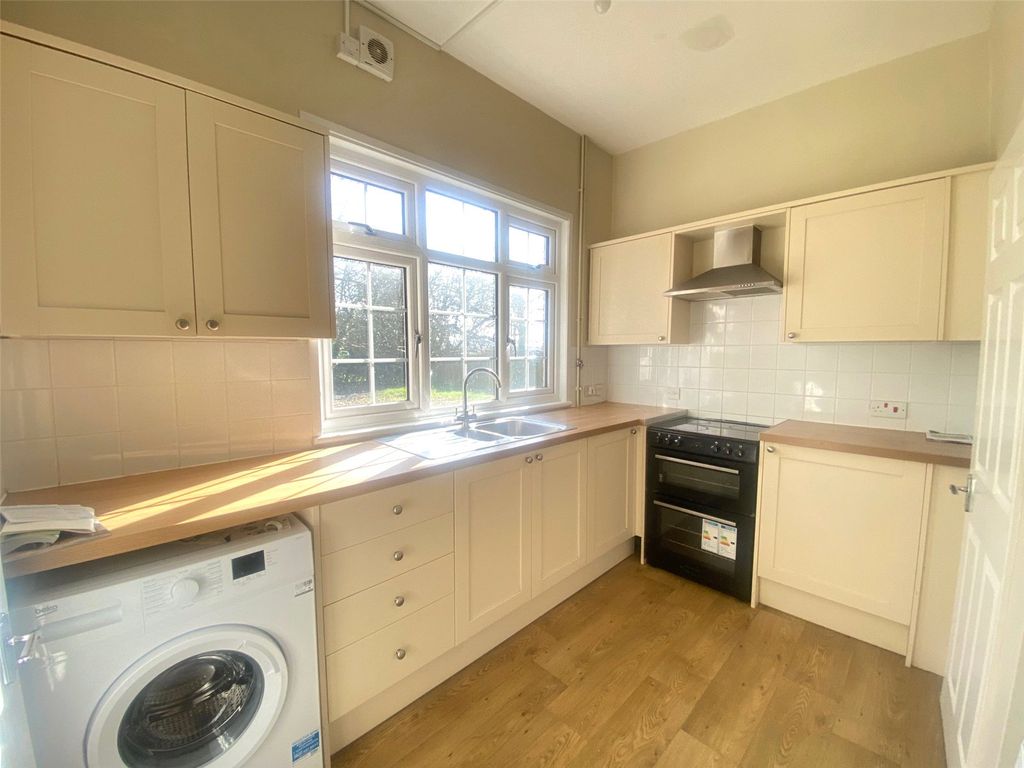 Property photo 3 of 9 Kitchen