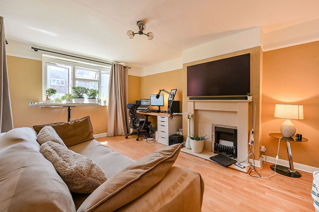 Property photo 1 of 8