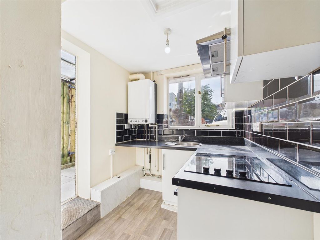 Property photo 3 of 12 3 - Flat With Parking For Auction, Weston-Super-Ma