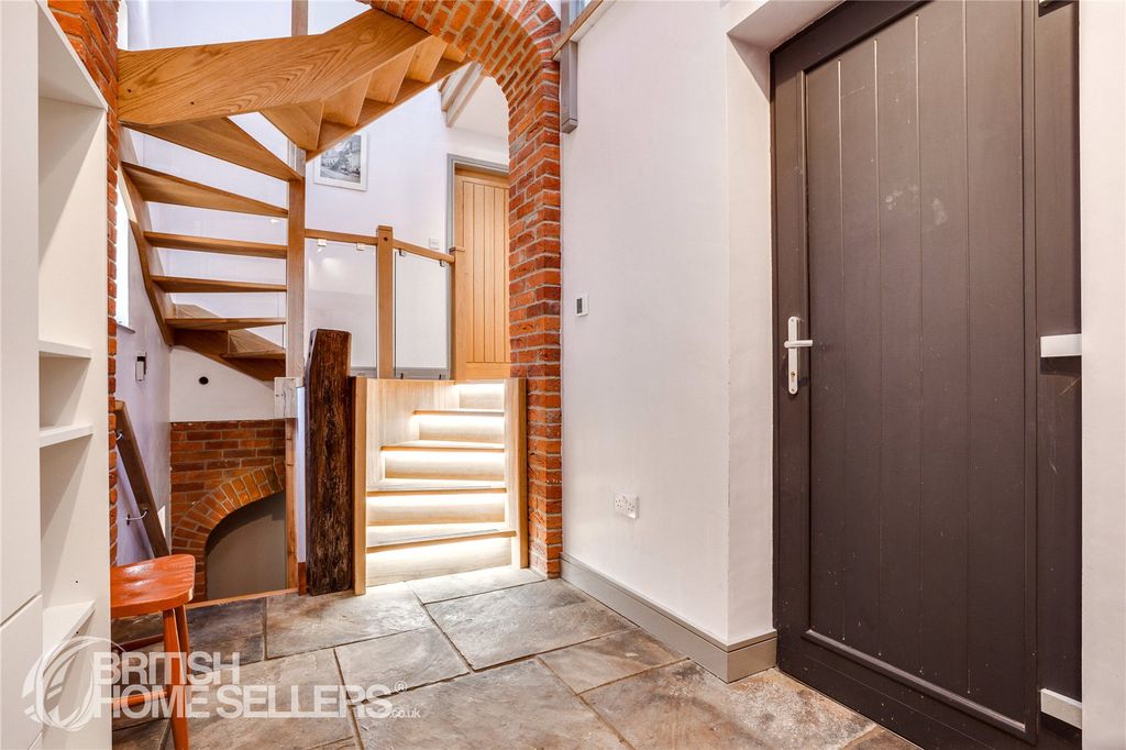 Property photo 2 of 25 Picture No. 31