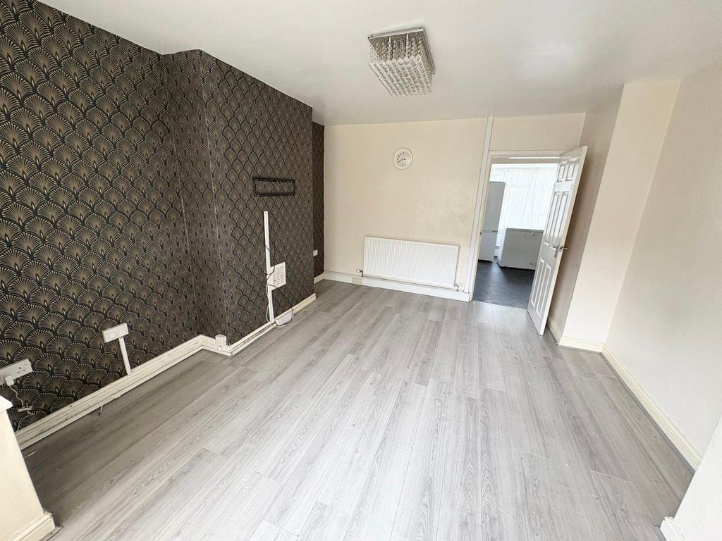 Property photo 1 of 7 Lounge