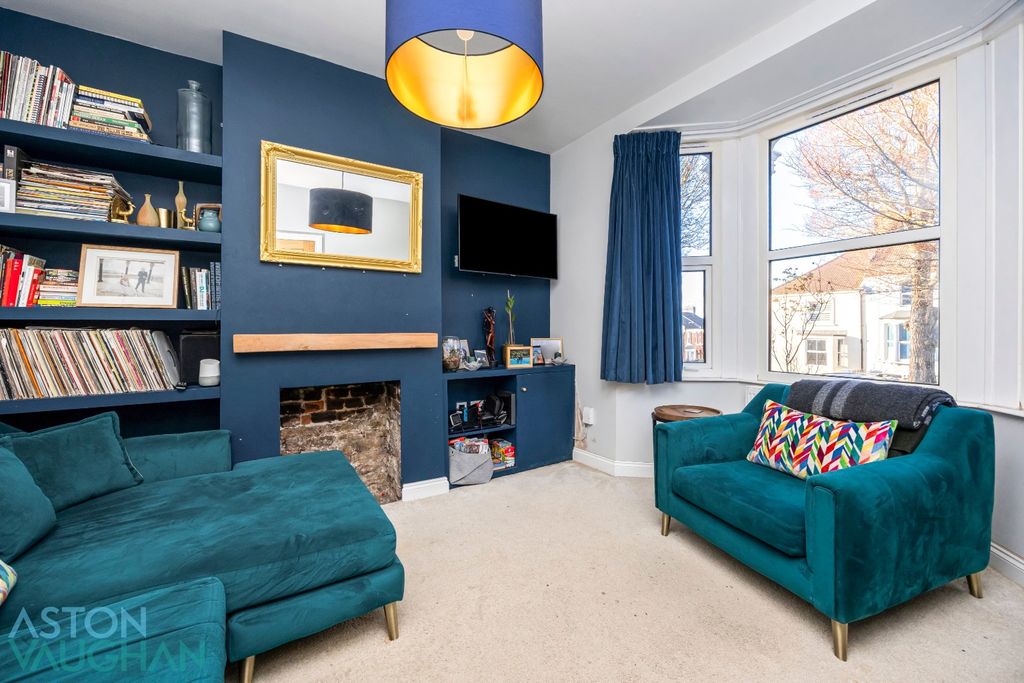 Property photo 2 of 18 4890792