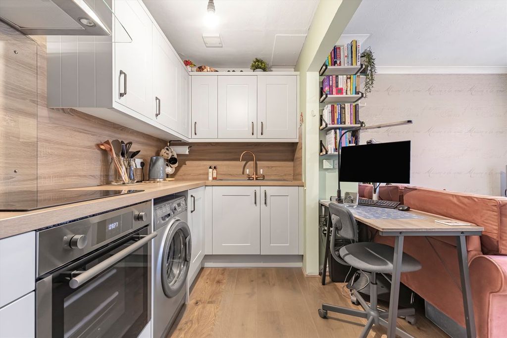 Property photo 3 of 4