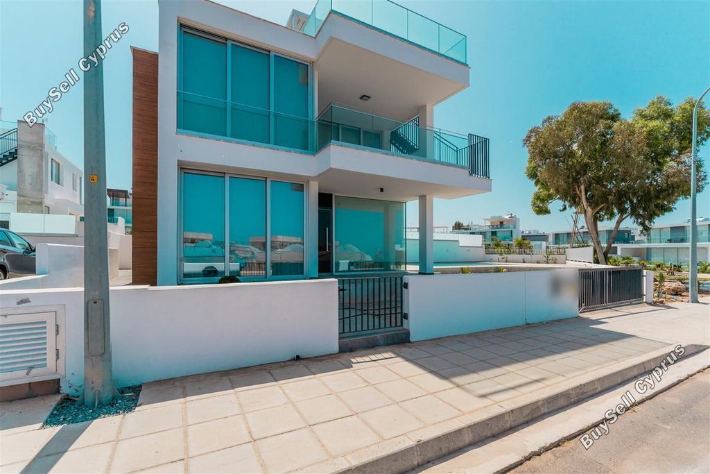 Property photo 2 of 41