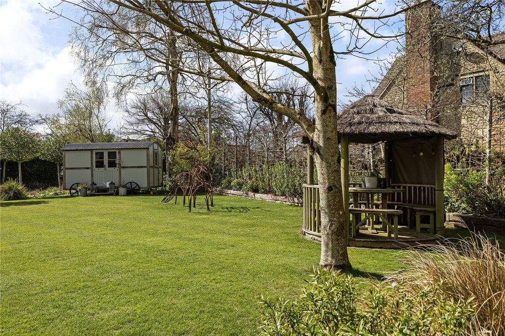 Property photo 3 of 29 Garden View