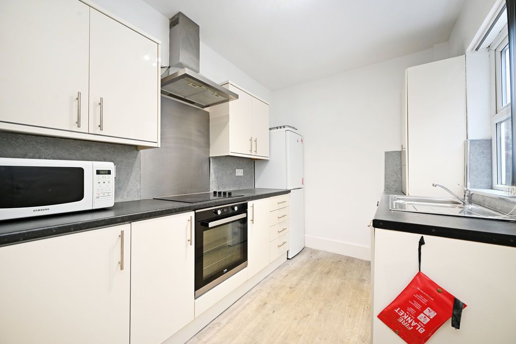 Property photo 2 of 27 Kitchen