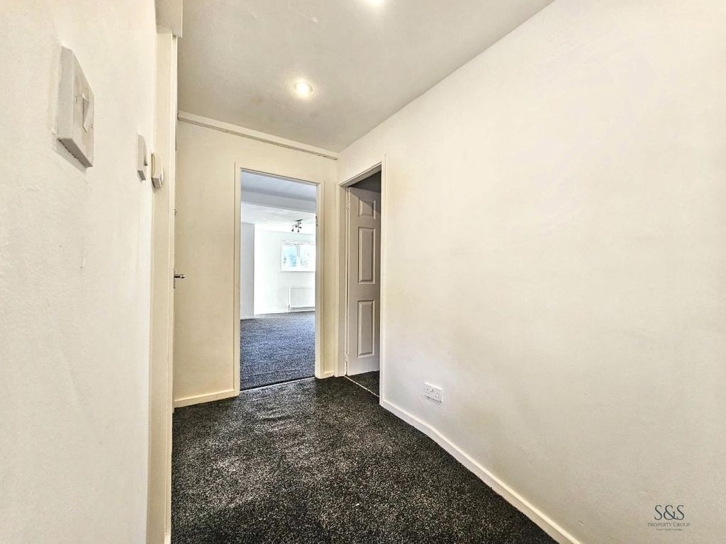 Property photo 3 of 31