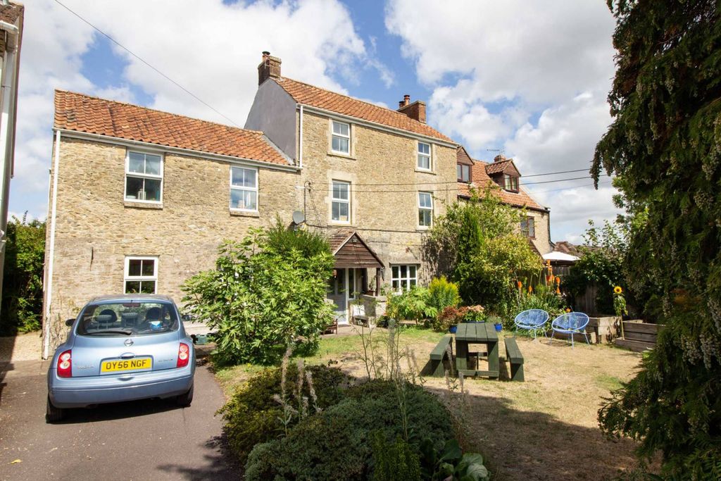 Property photo 1 of 8