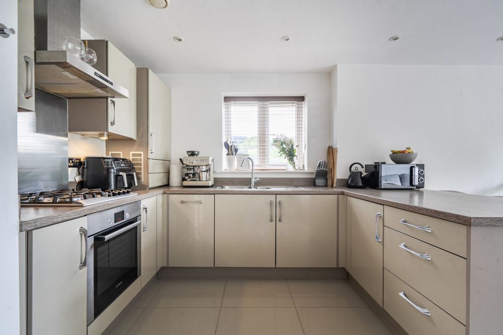 Property photo 2 of 19 Kitchen/Reception