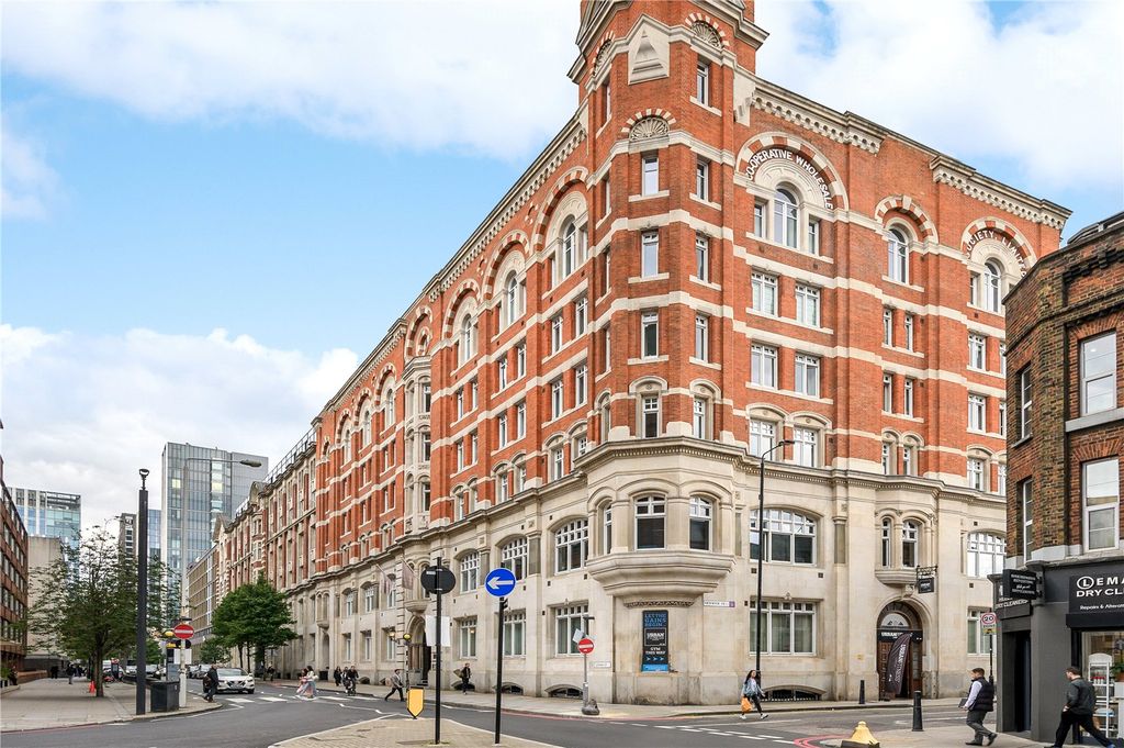 Property photo 2 of 23 Picture No. 11