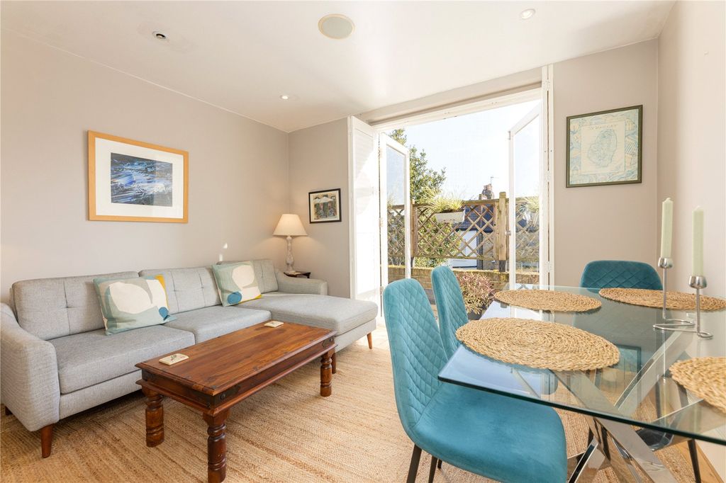 Property photo 1 of 11 Dining Area