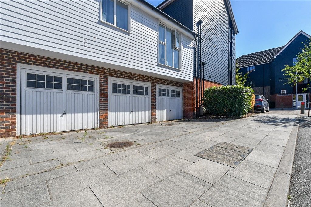 Property photo 3 of 14 Driveway/Parking