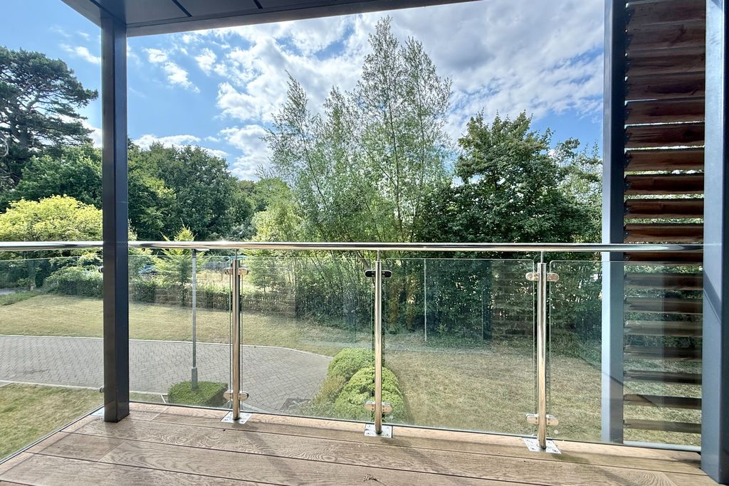 Property photo 3 of 18 Balcony