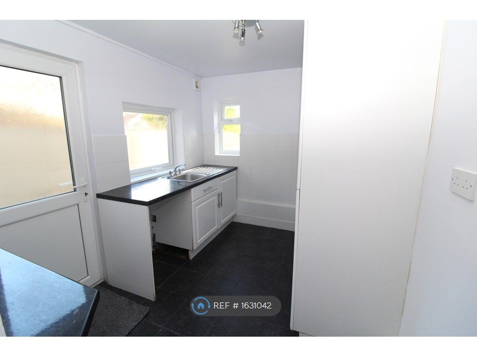 Property photo 3 of 7 Kitchen
