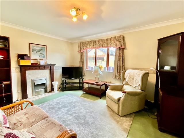 Property photo 2 of 19 Lounge