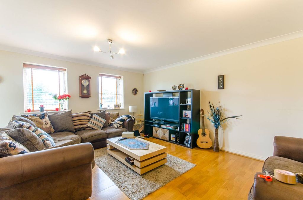 Property photo 2 of 8