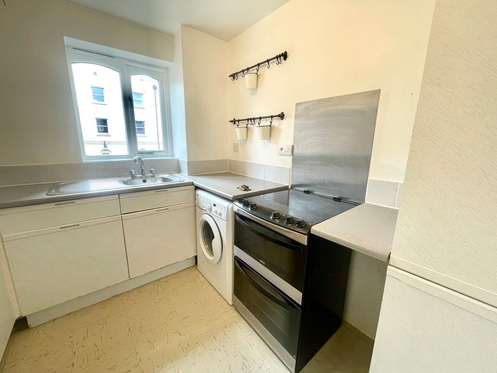 Property photo 3 of 7 Kitchen