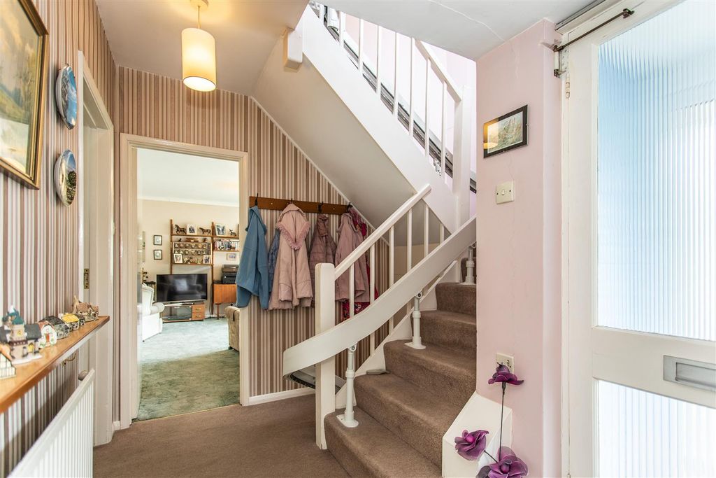 Property photo 3 of 29 12 St Pancras Green9.Jpg