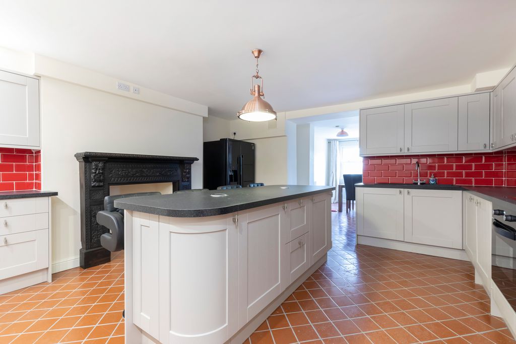 Property photo 3 of 16