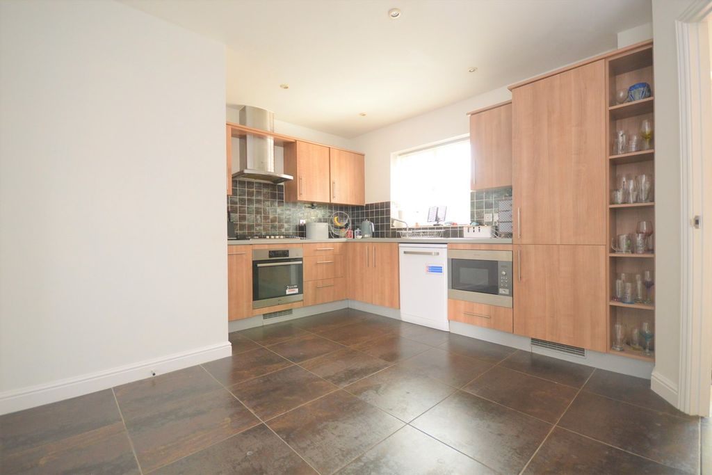 Property photo 3 of 14 Kitchen