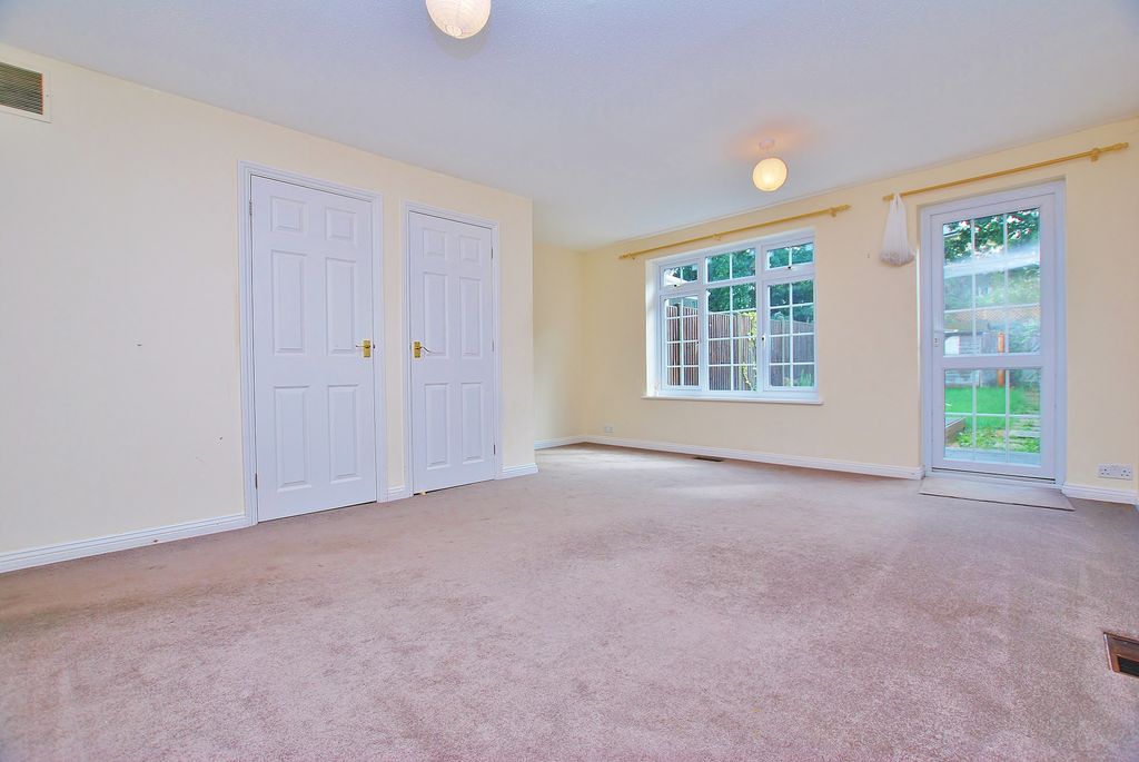 Property photo 3 of 9 Photo 03