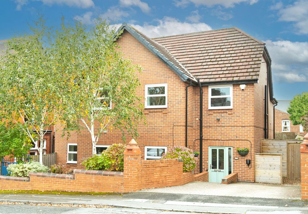 Property photo 2 of 40