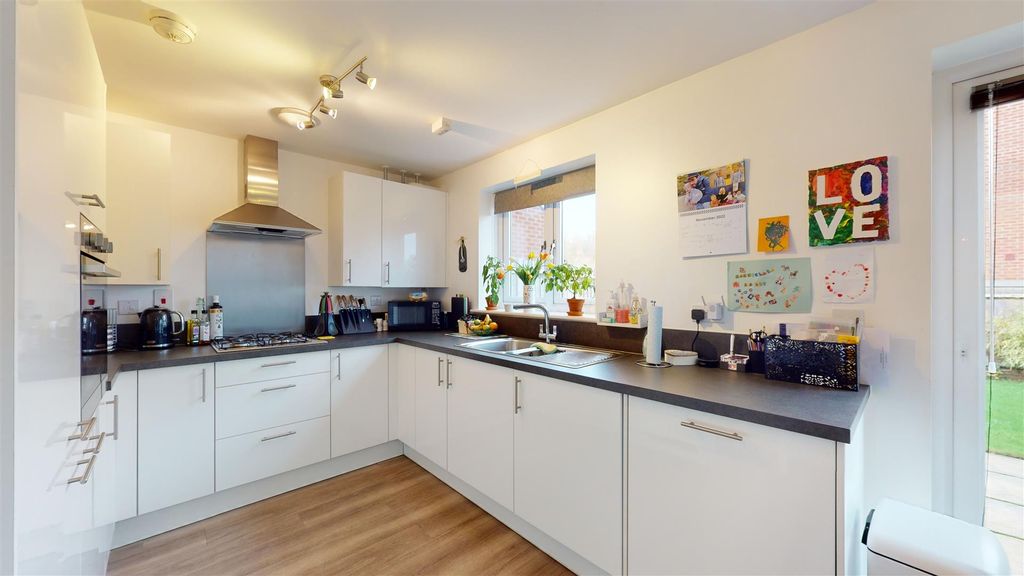 Property photo 3 of 14 Kitchen