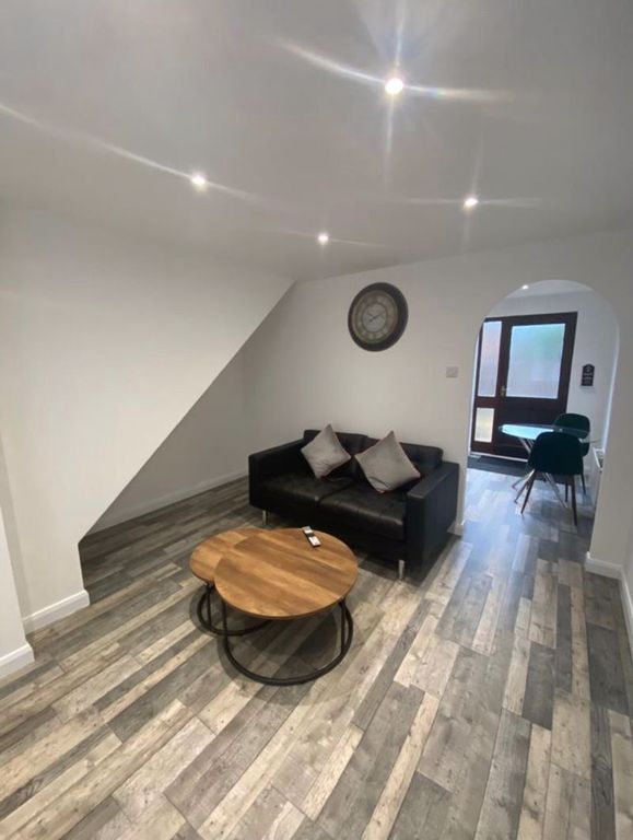 Property photo 1 of 12 Photo 9