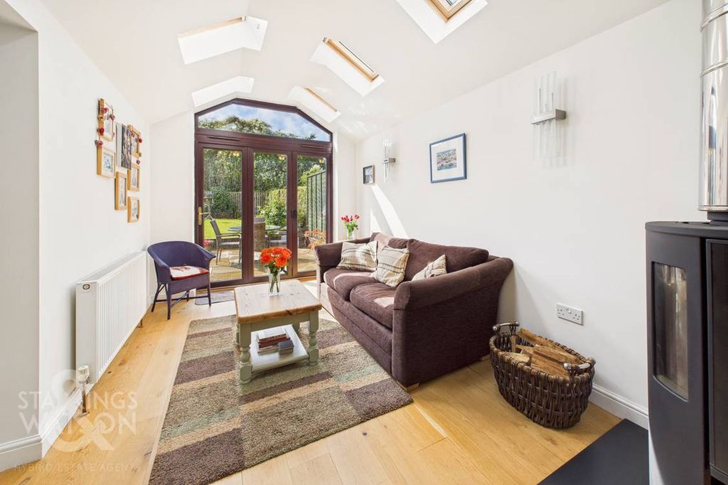 Property photo 2 of 34