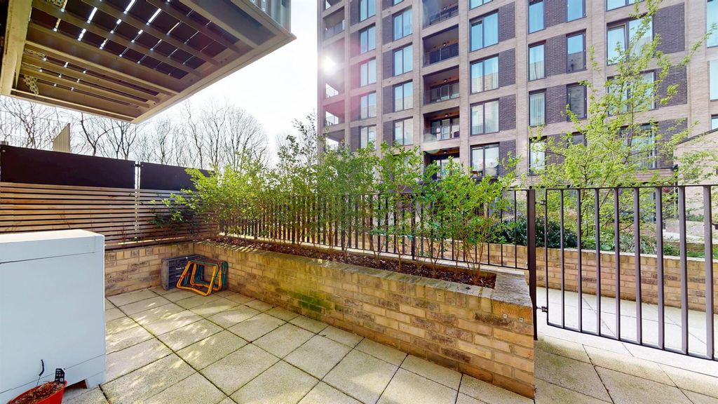 Property photo 2 of 11 Beckton, E6, Studio For Sale By Barrain London Est