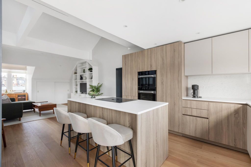 Property photo 2 of 22 Image