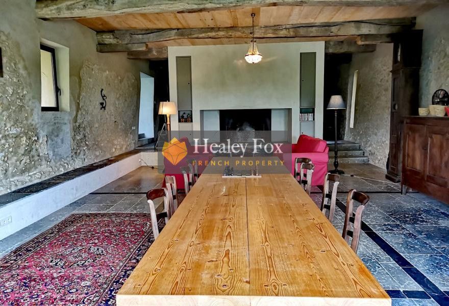 Property photo 2 of 28