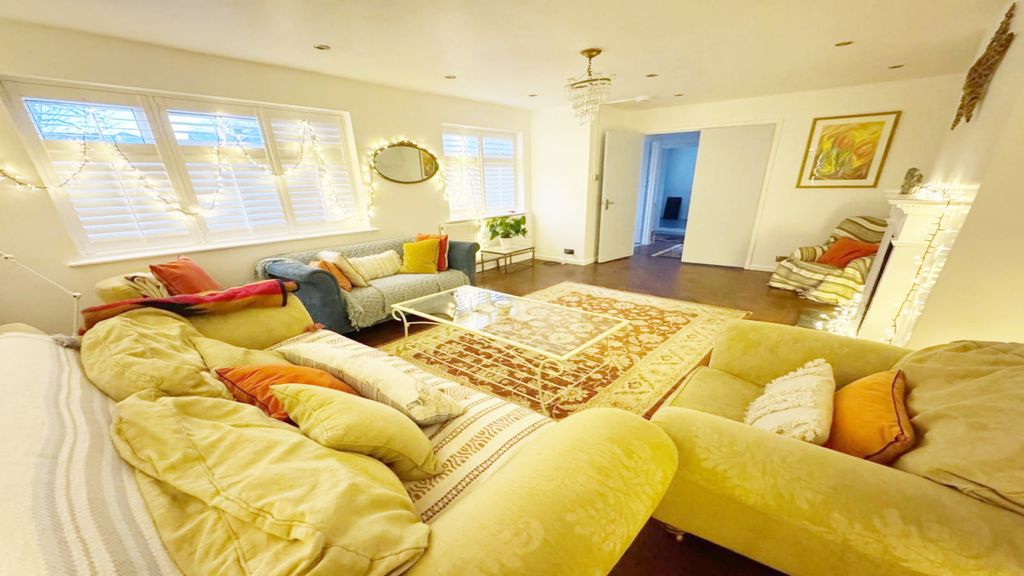 Property photo 2 of 8 Gallery