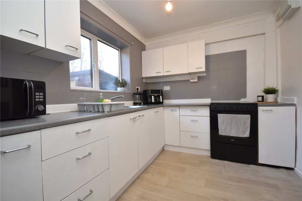 Property photo 3 of 12 Picture No. 11