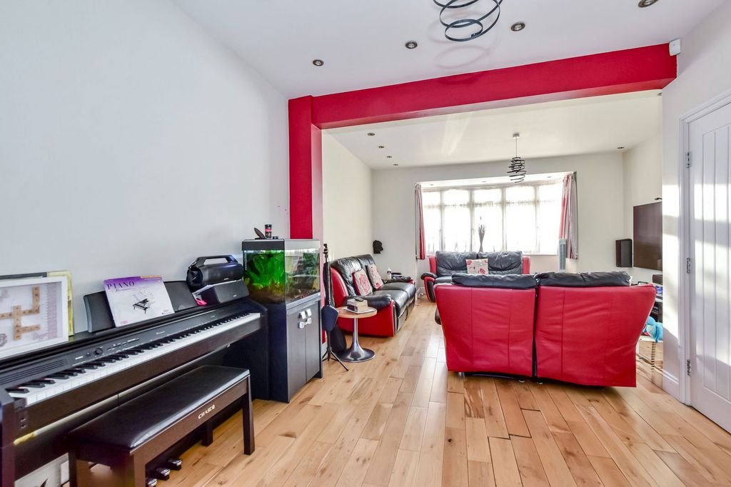 Property photo 3 of 11