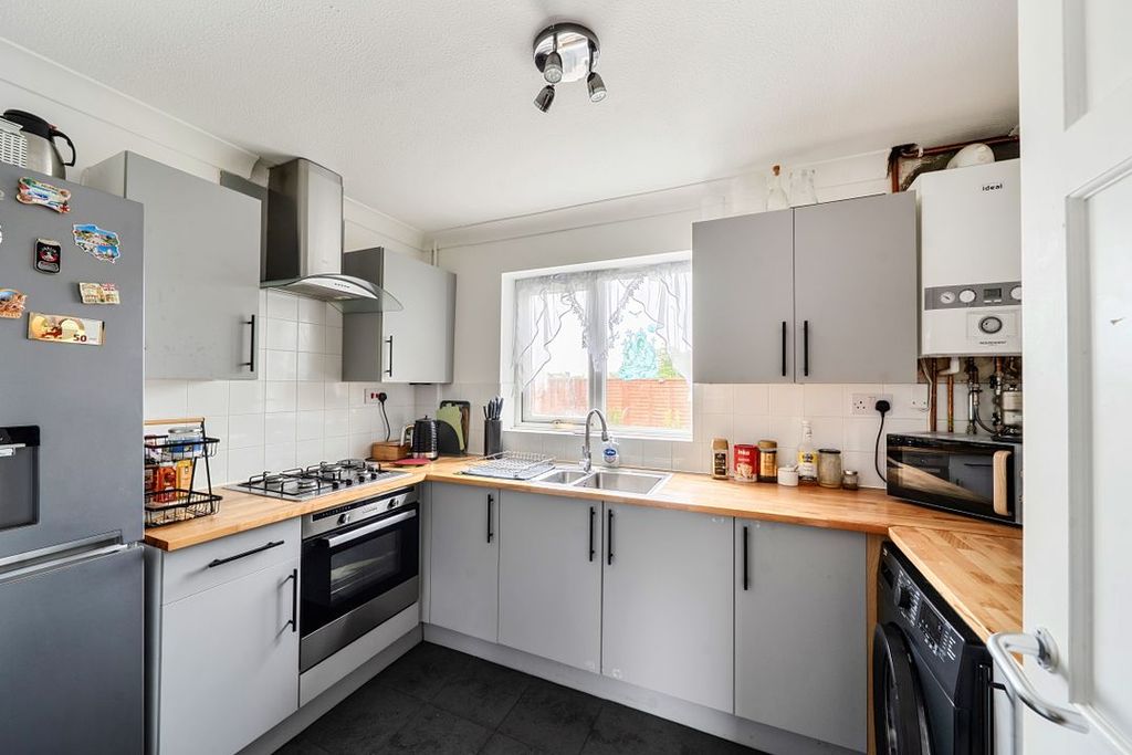 Property photo 3 of 12 145708596A2016E646998