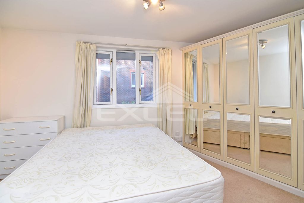 Property photo 3 of 5 Bedroom 1 (1)