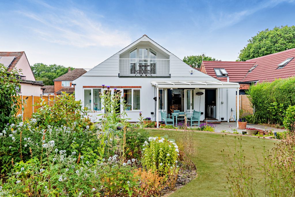 Property photo 1 of 18 8656671-Exterior11-V2-800