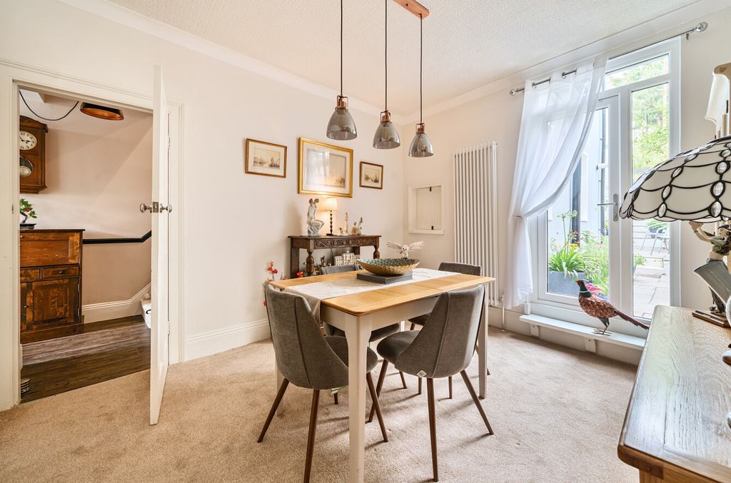 Property photo 3 of 21 1341015-7-68Adb02...