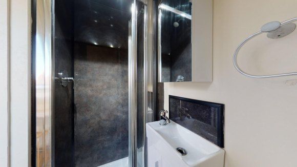 Property photo 3 of 8 61E6F4Dbcf47dc0011002092-9c7A9Ffd-0Df0-4Ae9-A870-