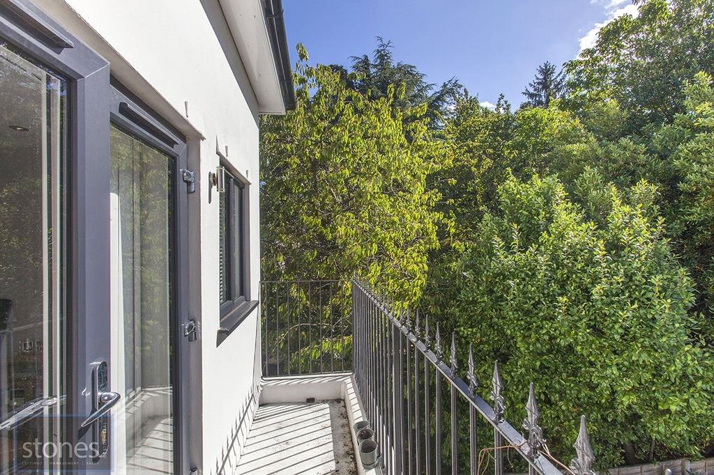 Property photo 3 of 10 Balcony