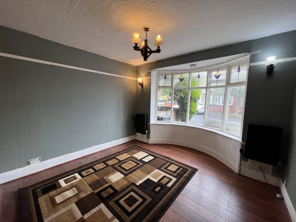 Property photo 3 of 11 Living Room