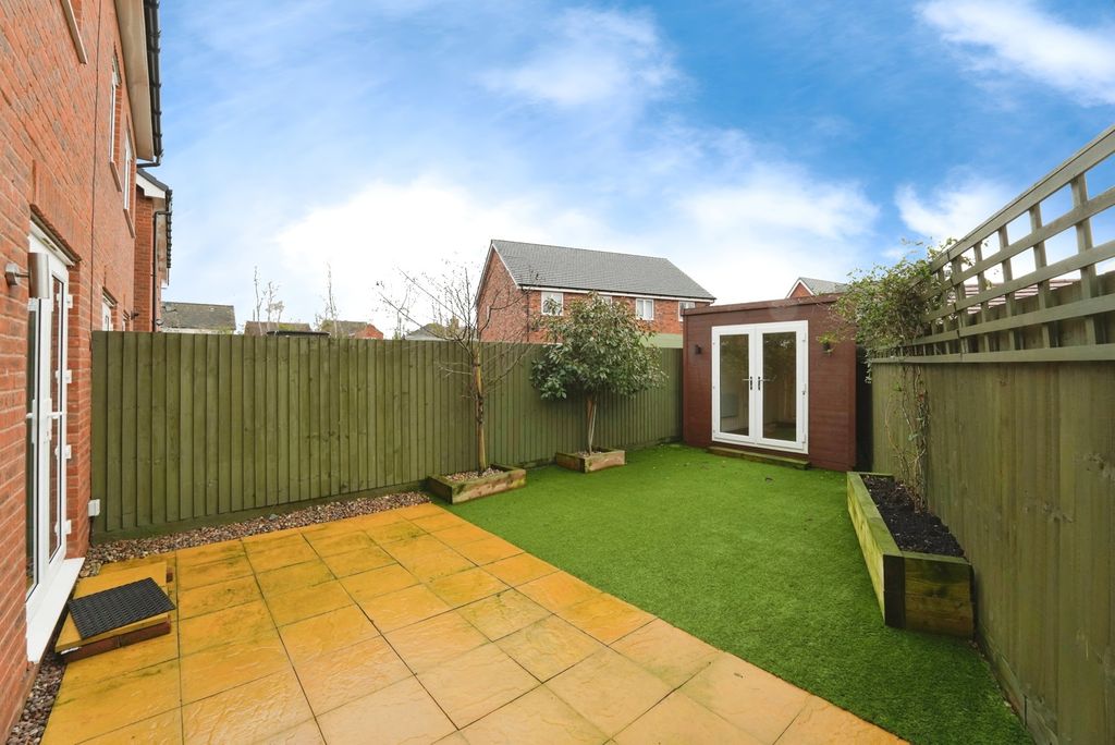 Property photo 2 of 17 Garden