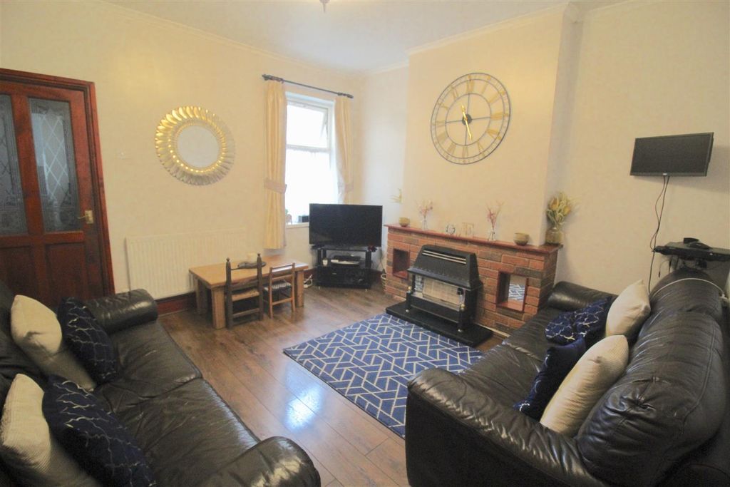 Property photo 3 of 12 Reception